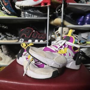 🔥 Nike Men's React Huarache Men's Size 10.5 Athletic Shoes in White Pink Yellow